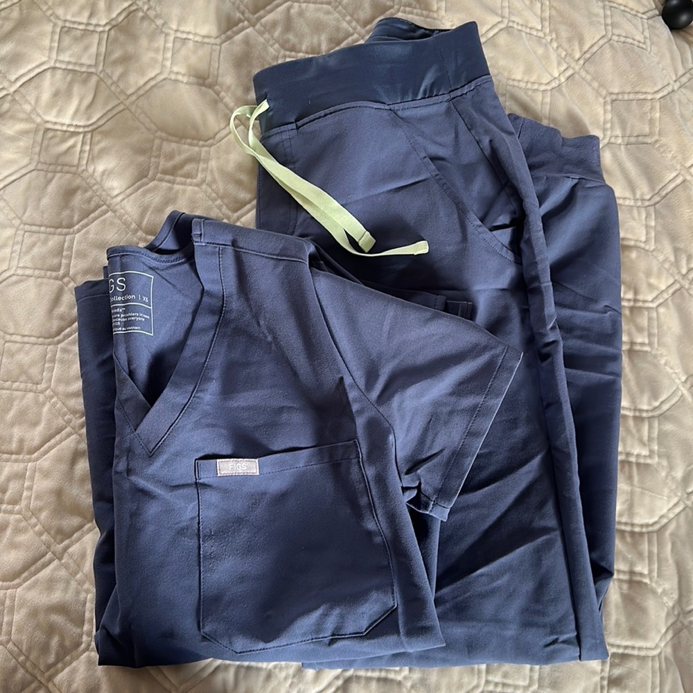 Figs Dark Blue Scrub Set